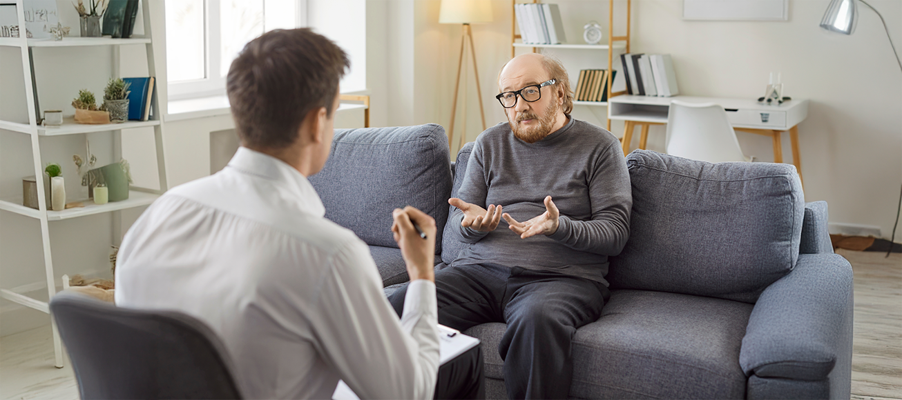 Médico jubilado en terapia.