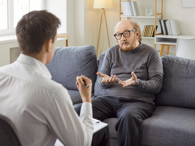 Médico jubilado en terapia.