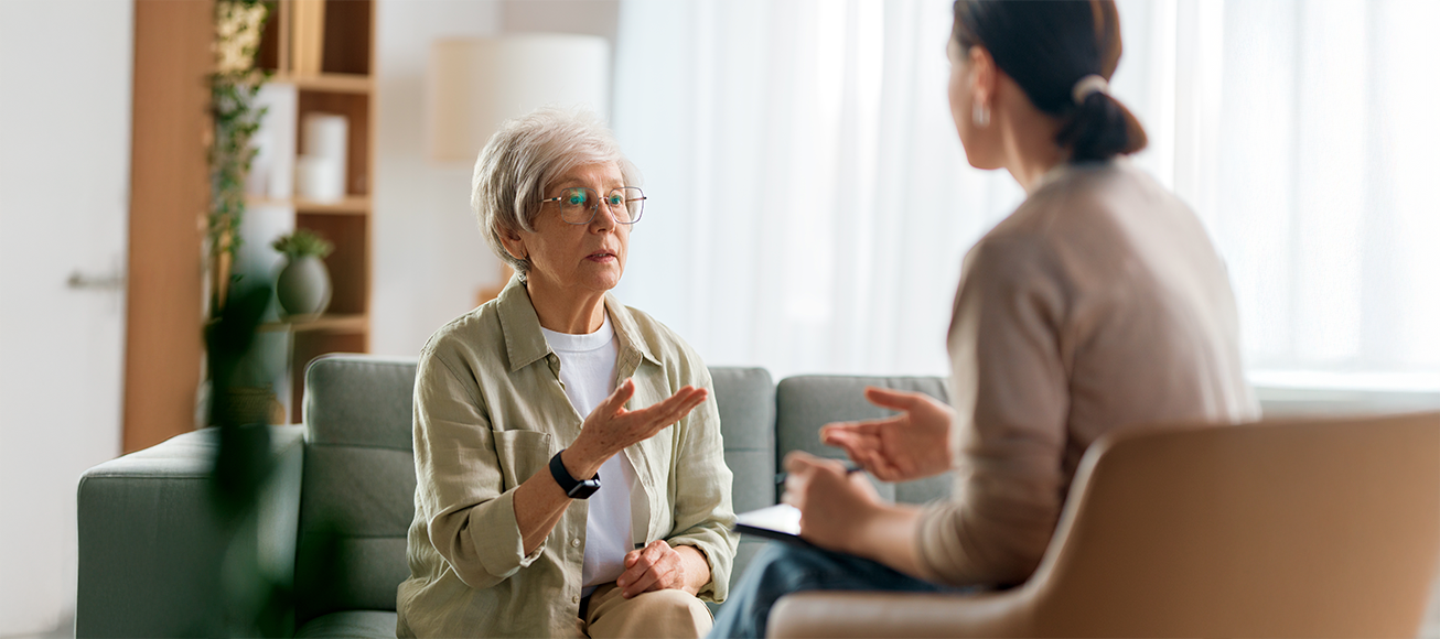 Persona recibiendo asesoría profesional sobre jubilación