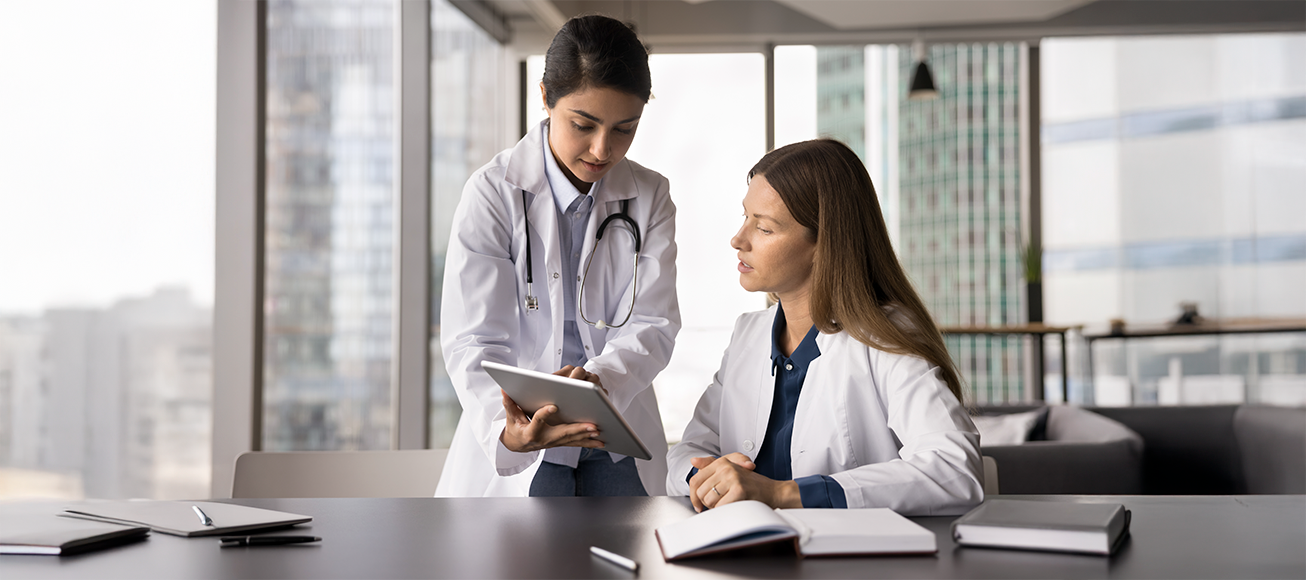 Doctora mentora de una médico residente.