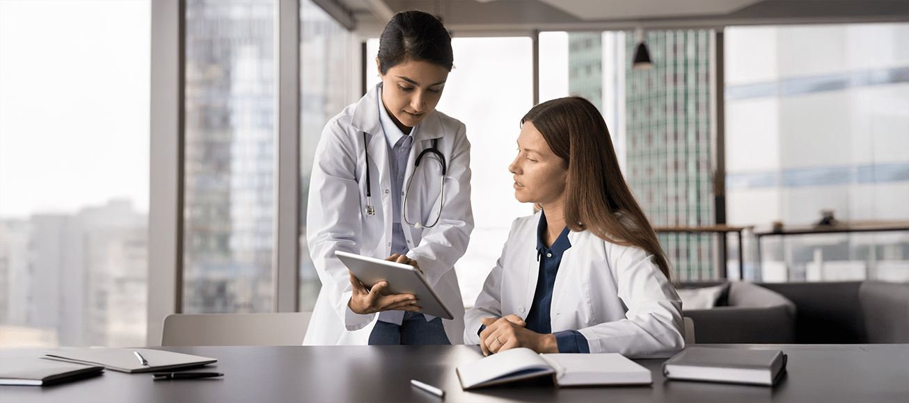 Doctora mentora de una médico residente.